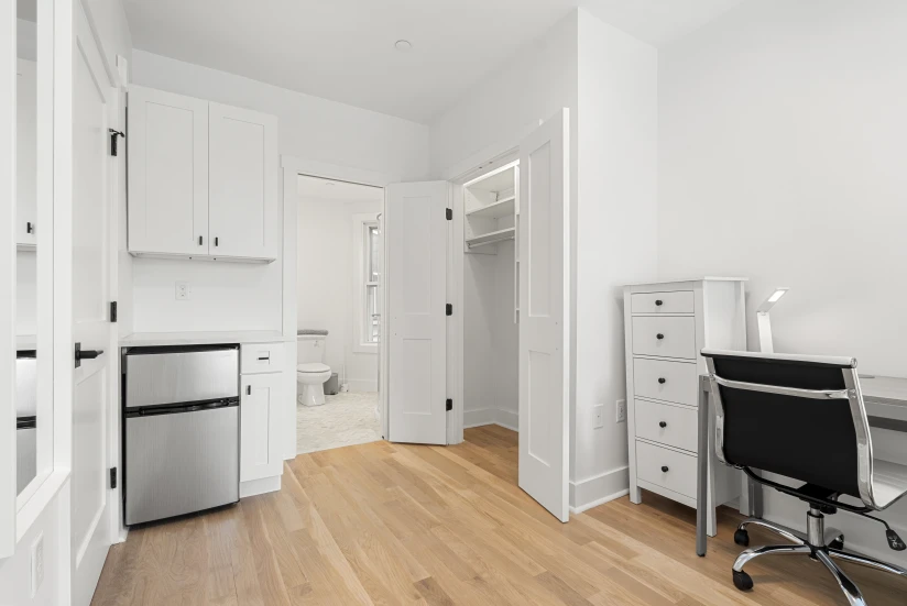 BOSTON - SOUTH BOSTON - 1 Bed, 1 Bath - Image 9