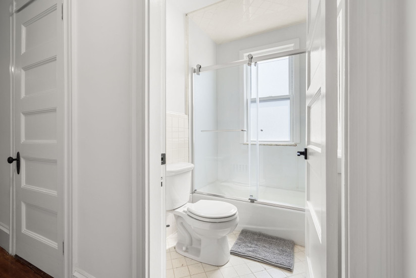 7-web-or-mls-49WalkHill_Unit3_BATH_1