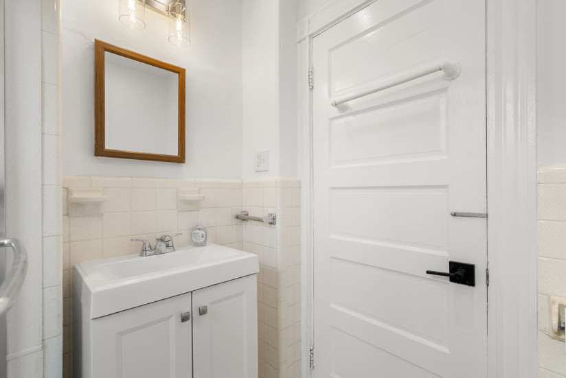 8-web-or-mls-49WalkHill_Unit3_BATH_2