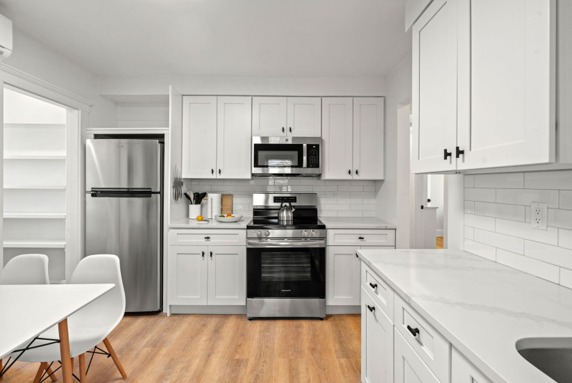 3-web-or-mls-Unit2_Kitchen_D
