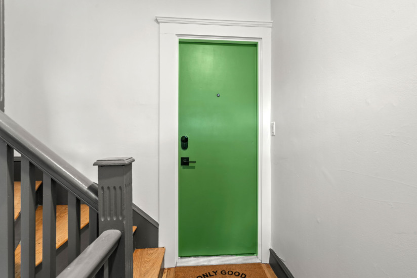 30-web-or-mls-Unit2_Door