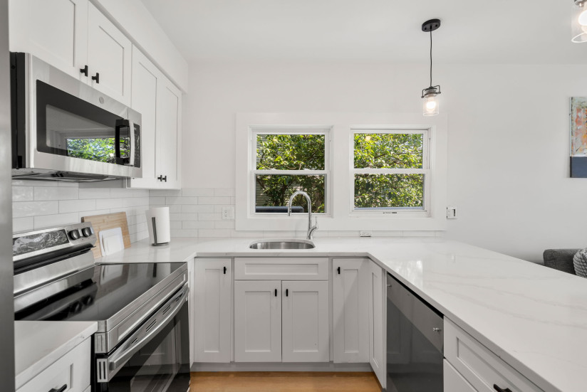 6-web-or-mls-Unit_1_First_Floor_Kitchen4