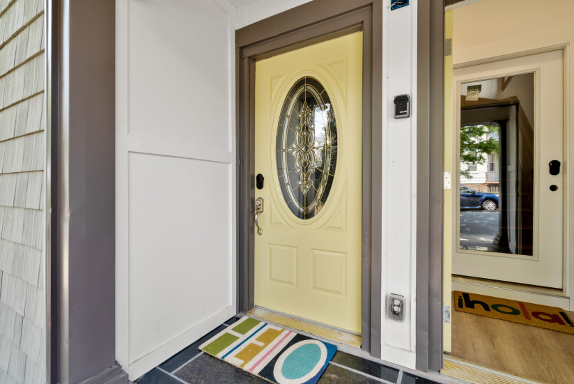 11-web-or-mls-Unit 1 Door