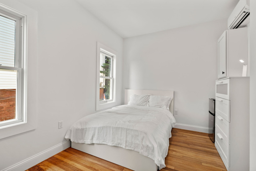 44-web-or-mls-Unit_1_Bedroom1E2