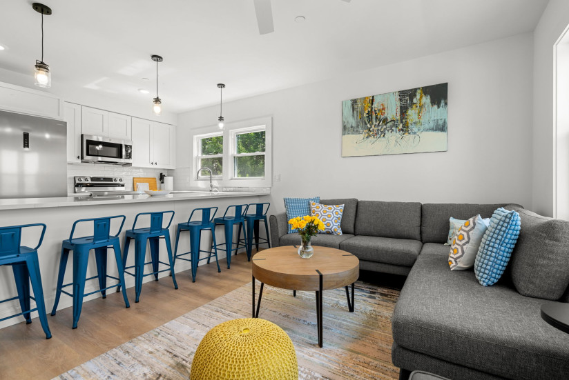 13-web-or-mls-Unit_2_living4