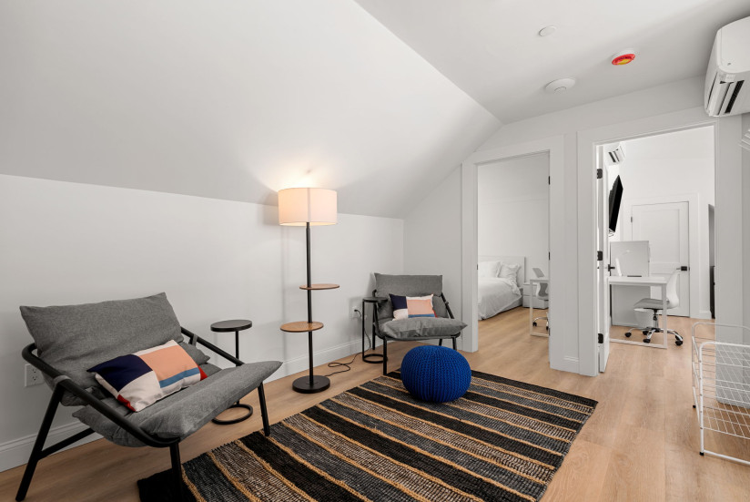 58-web-or-mls-Unit_2_Floor3_Hangout2