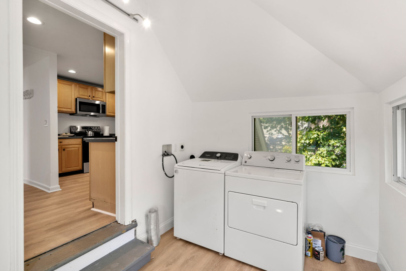 18-web-or-mls-3ENCLOSEDPORCH 4