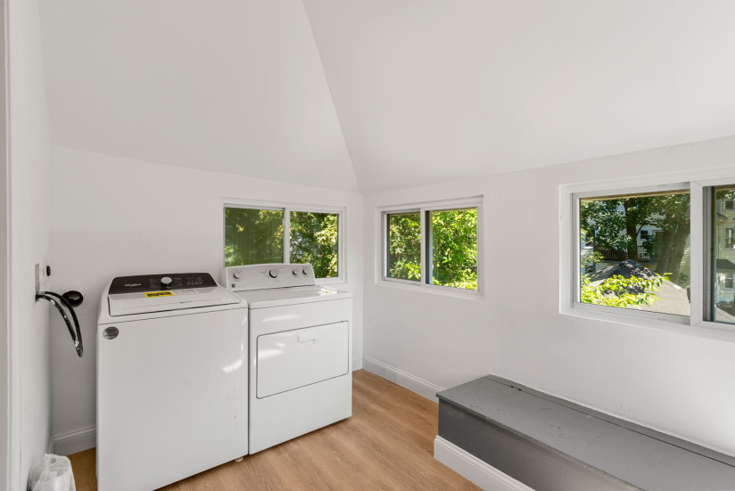 19-web-or-mls-3ENCLOSEDPORCH 9