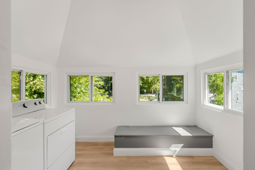 20-web-or-mls-3ENCLOSEDPORCH 14
