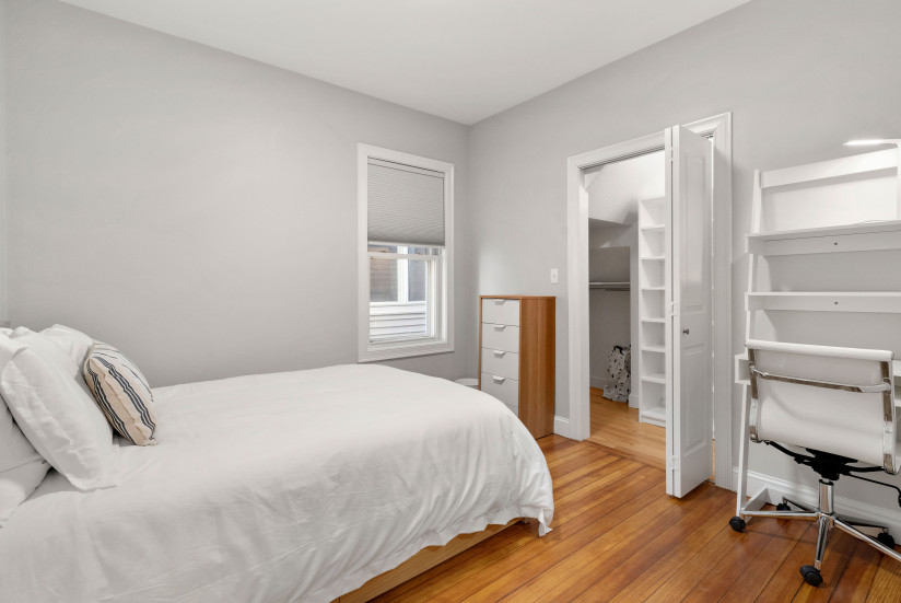 Ensuite E Bed Closet Drawers