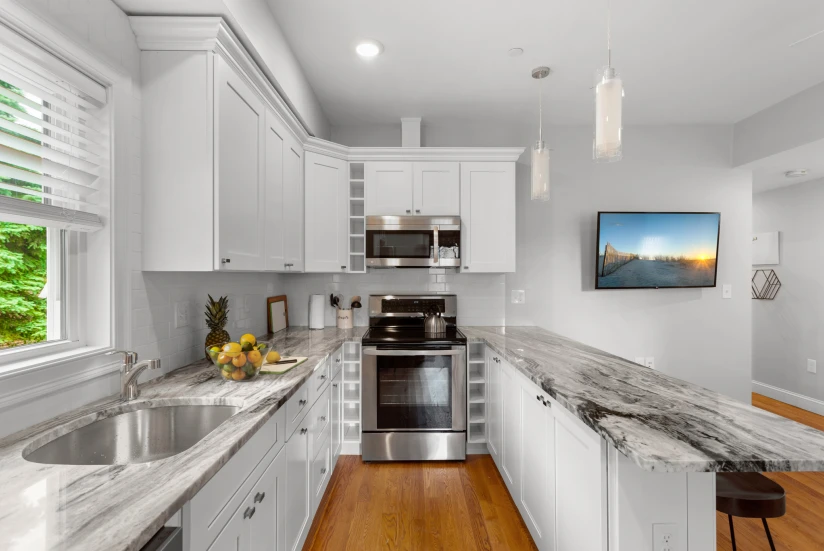 BOSTON - EAST BOSTON - 1 Bed, 1 Bath - Image 2