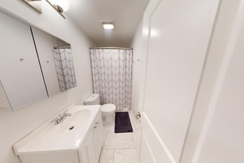 951-Saratoga-St-Bathroom-1