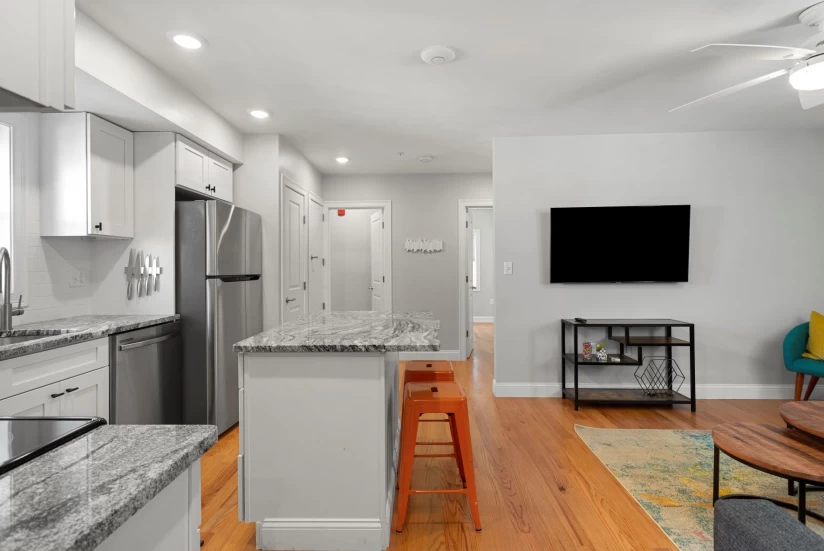 Boston - $1,800+ /mo